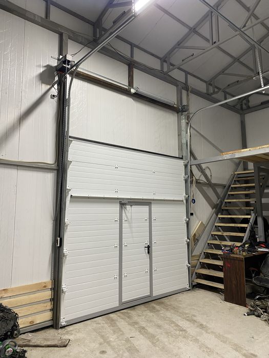 Секционные ворота