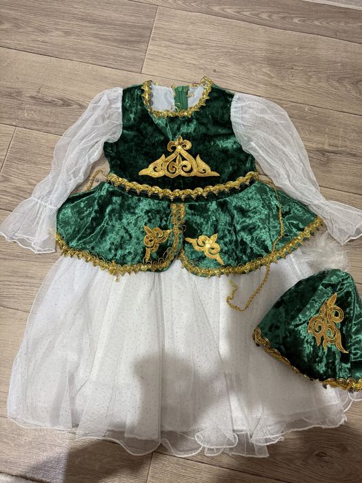 Продам нарядные платья для девочки на 3–5 лет