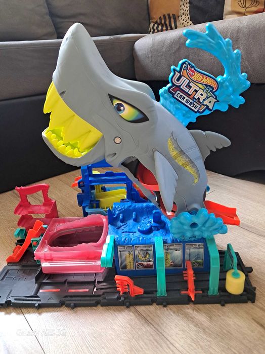 Hot Wheels автомивка акула