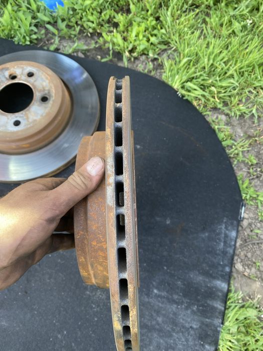 Discuri noi +placute fata spate bmw e60 2.0 m47