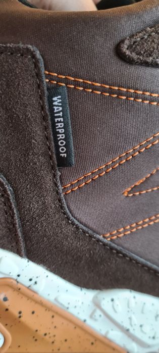 Vând pantofi sport iarnă