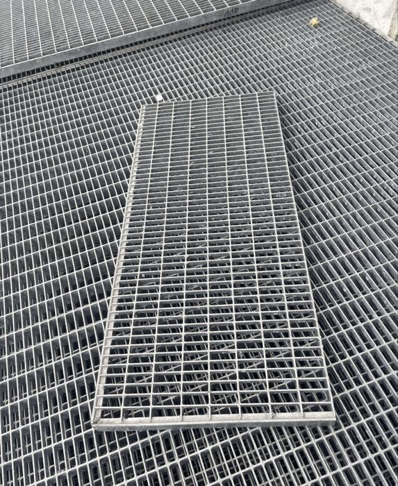 Trepte zincate galvanizate