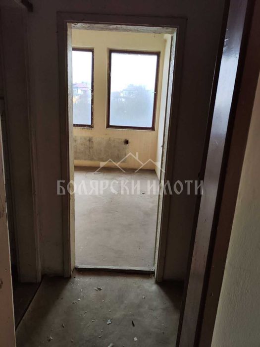 Четиристанаен апартамент в град Дебелец