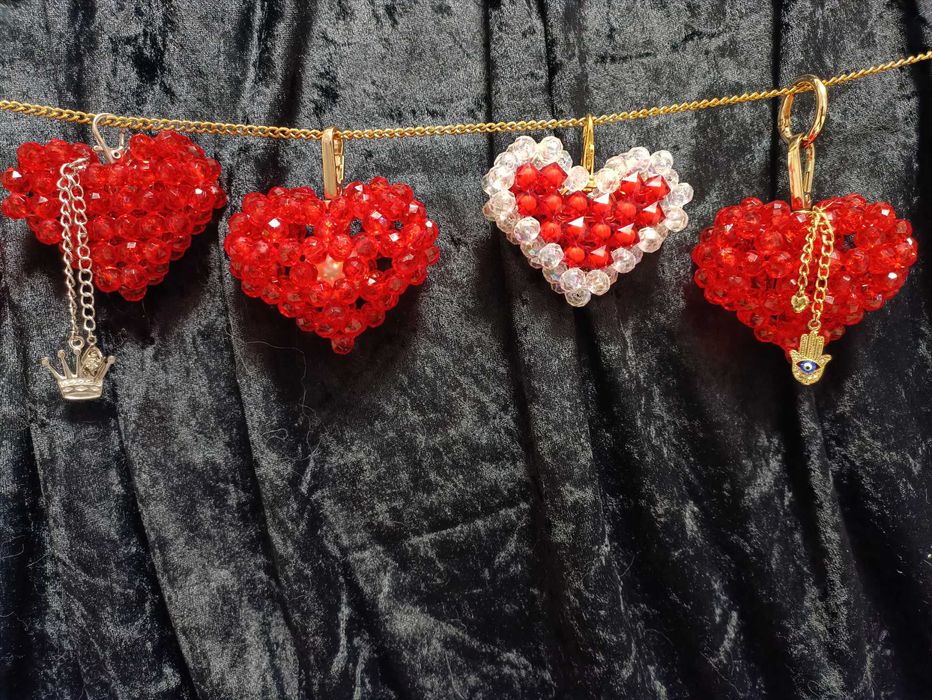 Украшение из бусин