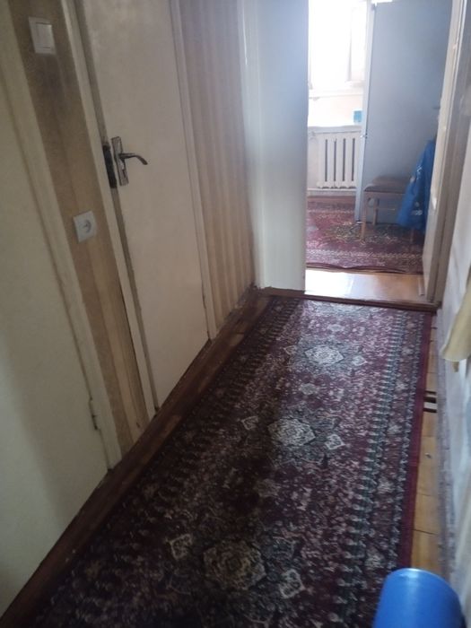 3 хонани бемалол 4 хона килинган сотилади 78 КВ богча мактаб Якин