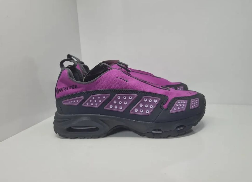 Маратонки Nike Air Max SNDR Gore tex 

Чисто нови с кутия.

Размер 38.5 стелка 24.5 см.

Цена 65 евро.