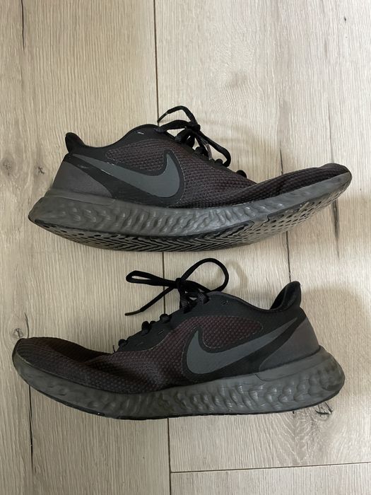 Nike Revolution 44