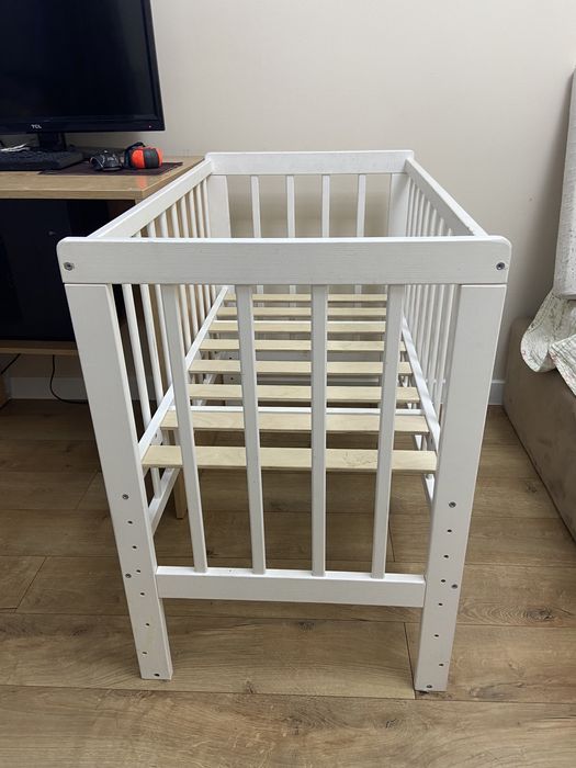 Детская кроватка без матраса