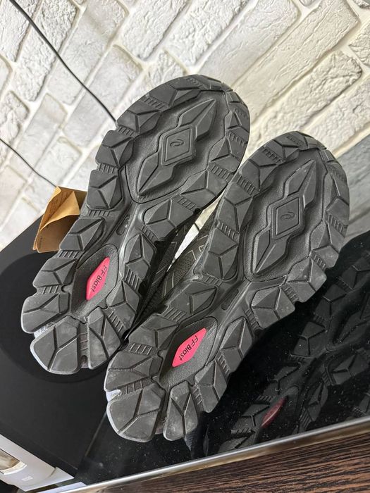 Оригинальные кроссы ASICS