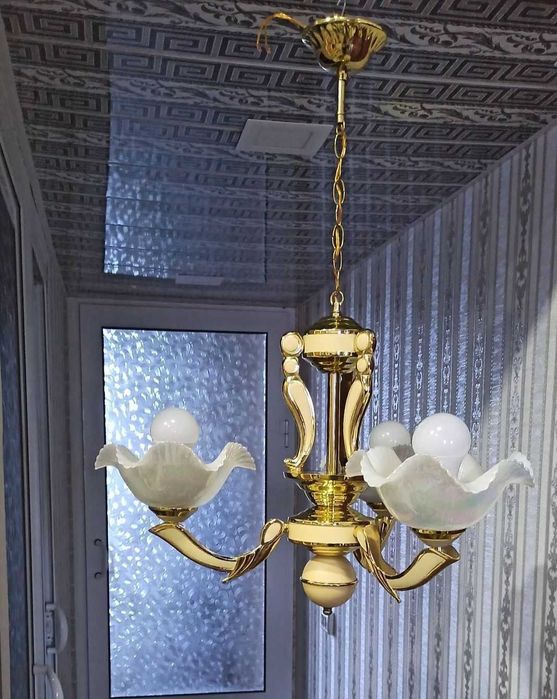 Продаётся люстра