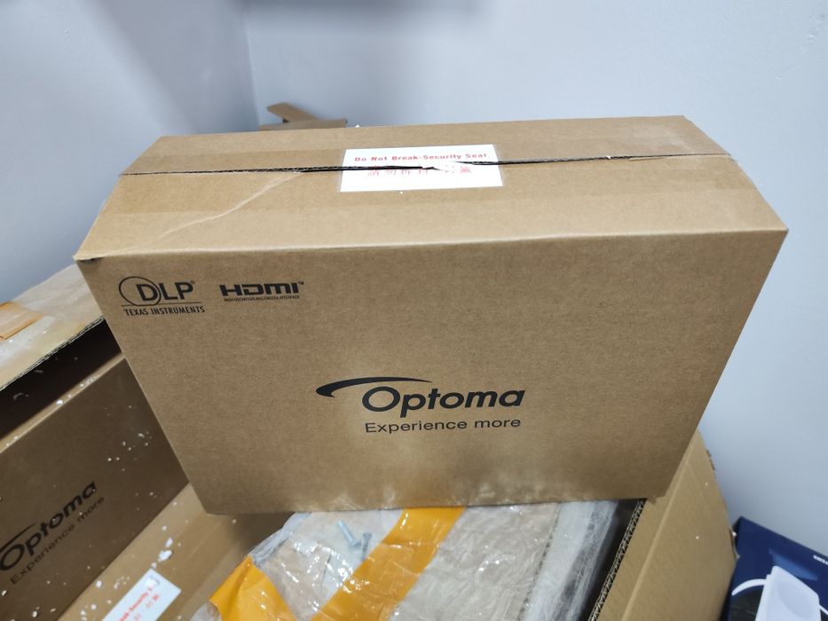 Продам проекторы 3шт, все новые.