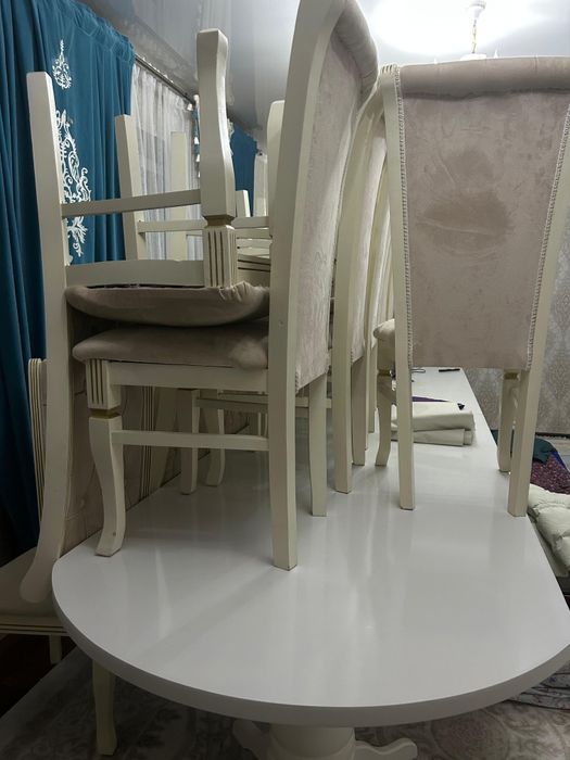 Стол со стульями