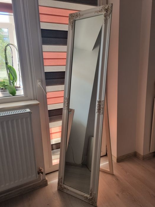 Oglindă decorativă Jysk cu picior