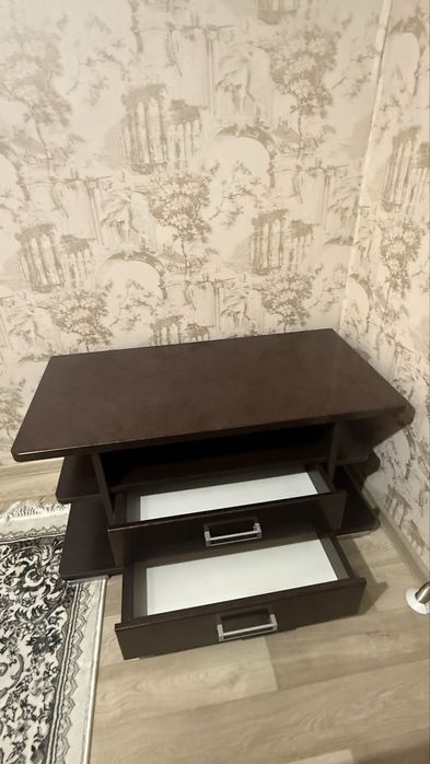 Продам тумбу под телевизор