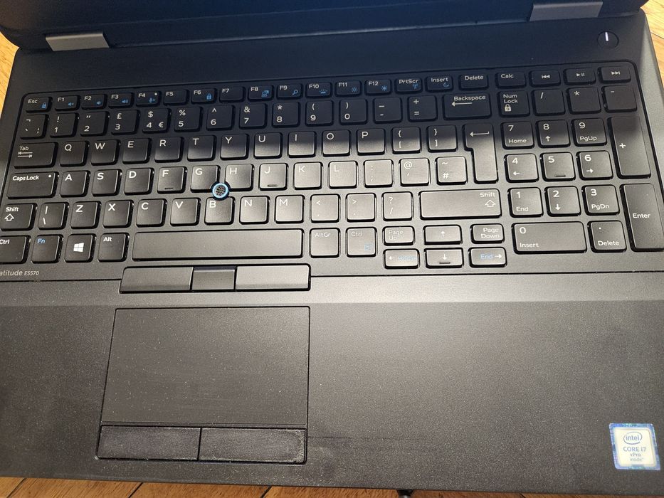 Лаптоп Dell 15.6" – Intel Core i7 / 16GB RAM / SSD / AMD Radeon