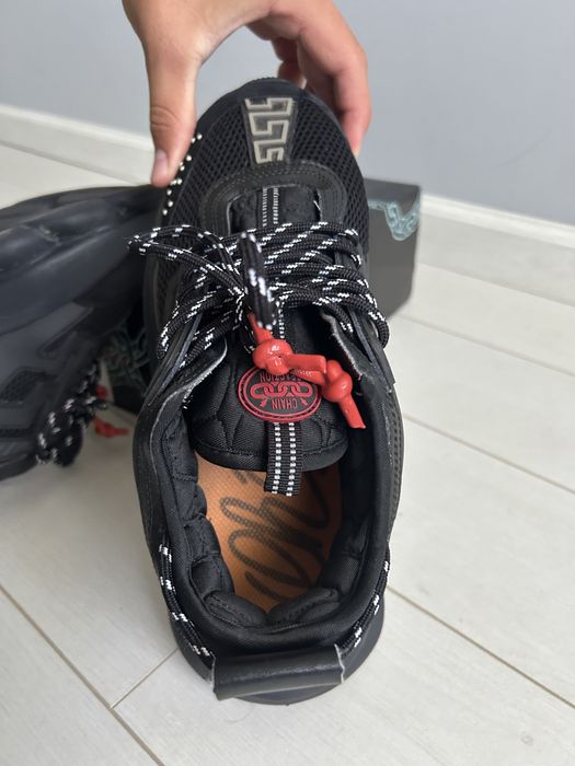 Versace chain reaction