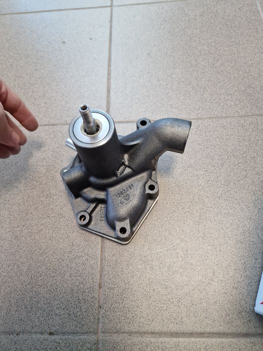 Pompa apa tractor fiat 211.215.250 fiat 311.315.411.415 preț 650 lei b