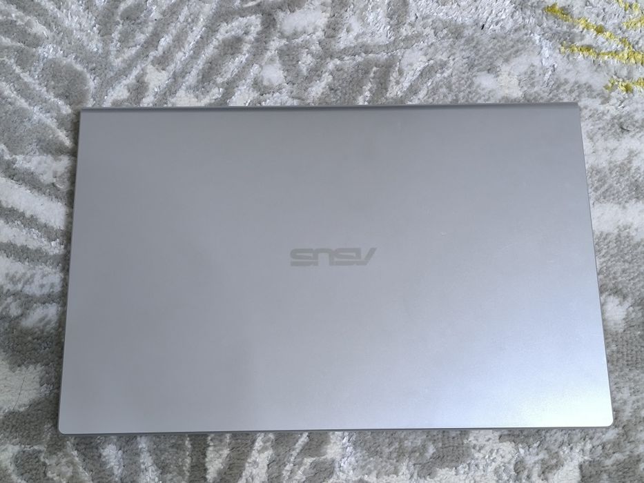 Asus Noutbook sotiladi