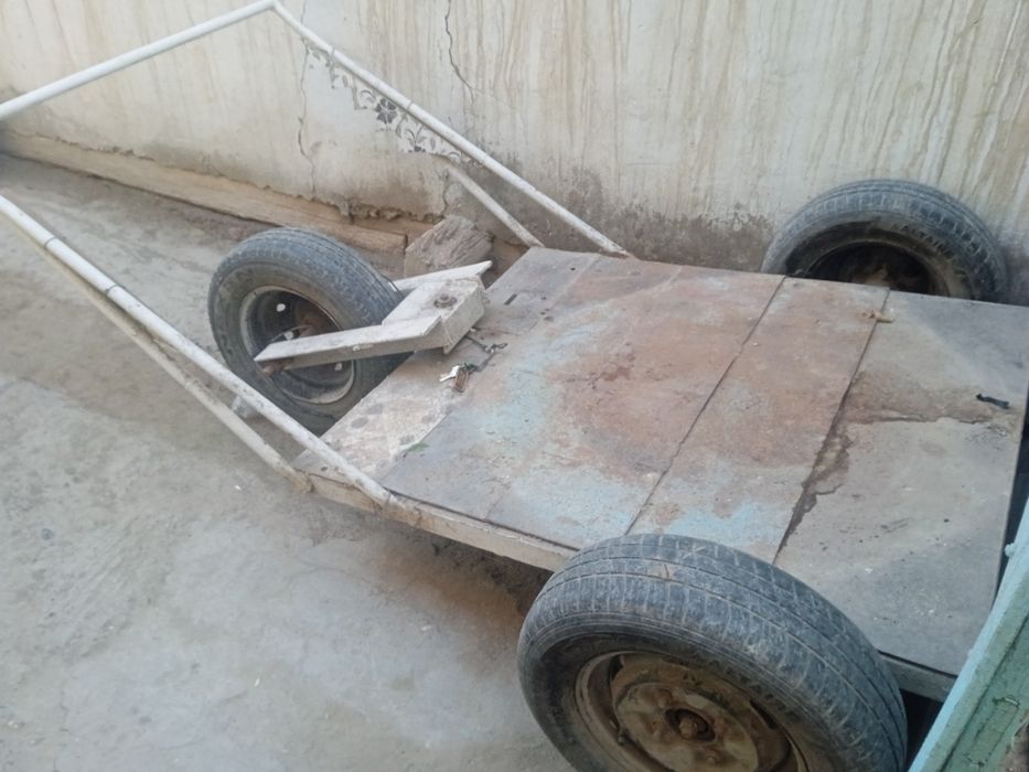 Тандир сомса учун ароба сотилади.