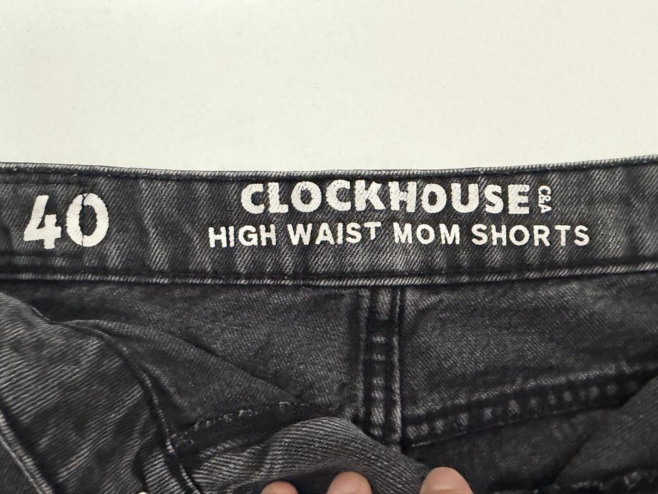 Pantaloni scurti de blugi