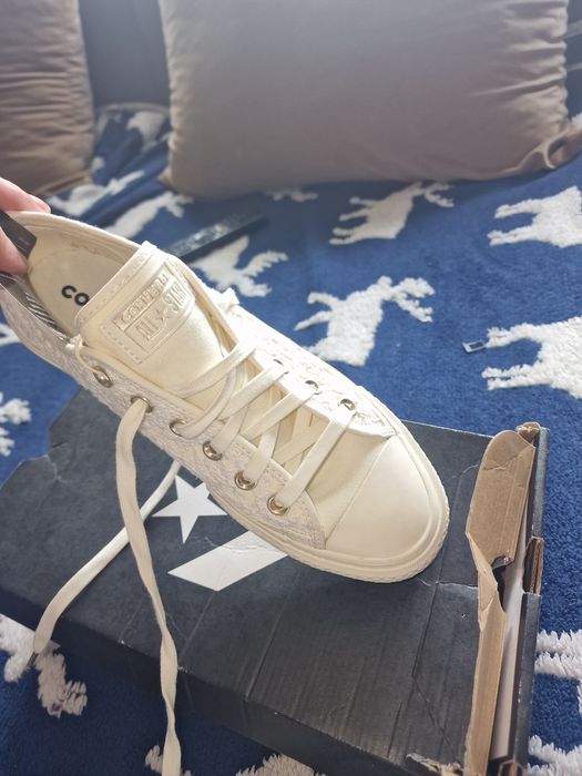 Converse,nr 39,noi cu eticheta
