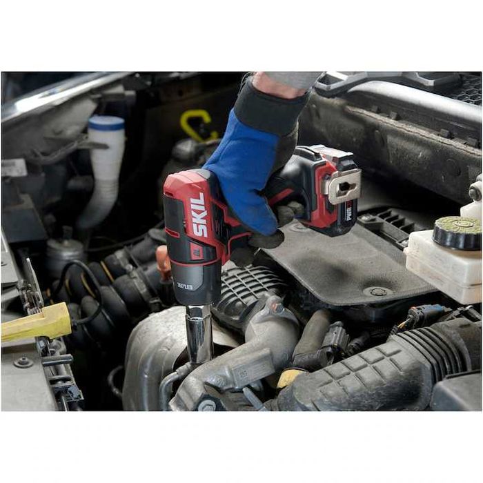 Masina de insurubat (bormasina) pe acumulator cu impact Skil 12 V