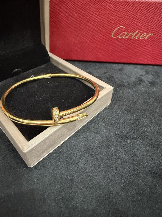 Гривни и колие Cartier