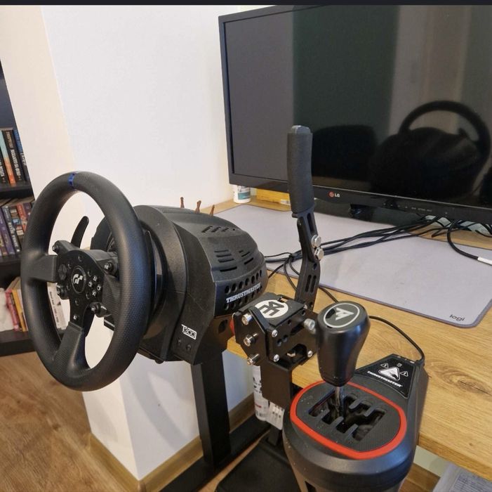Волан Thrustmaster t300rs със скоростен лост и ръчна спирачка