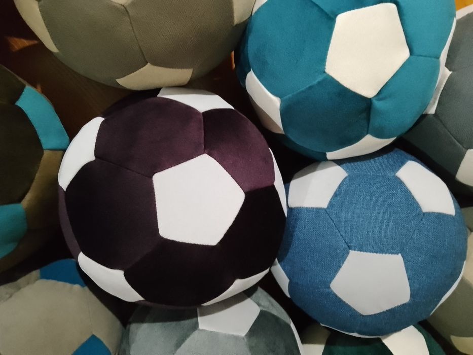 Тойбастарға сыйлыққа футбол доптар