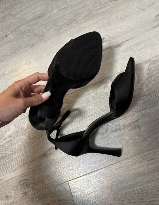 Сандали Zara с ток