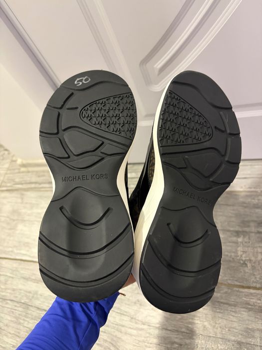 Нови и оригинални обувки Michael Kors