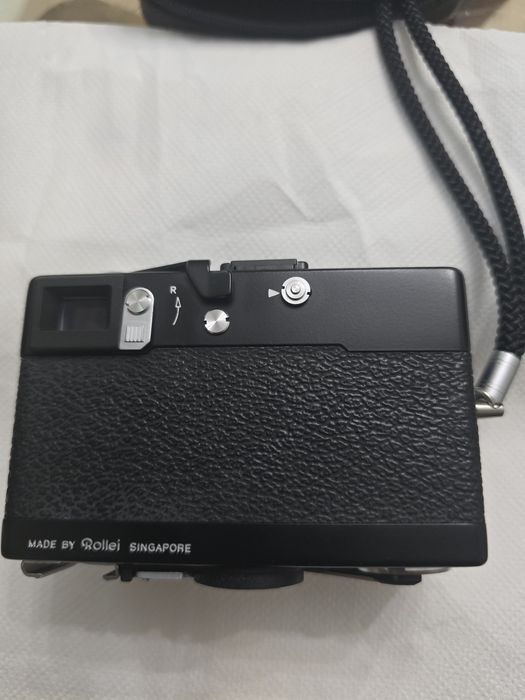 Продавам рядък филмов фотоапарат Rollei 35 SE (Made by Rollei Singapore) – Черен