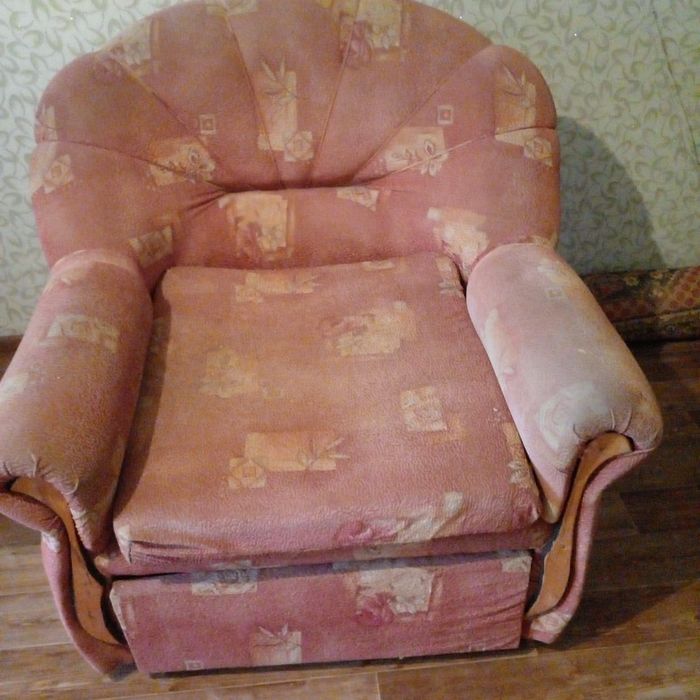 Диван и два кресла,два шкафа