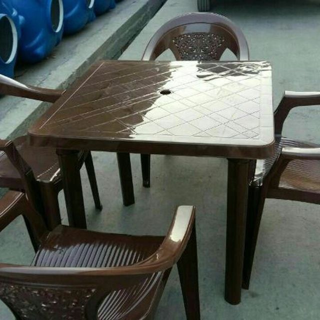 пластмассовый стол стул