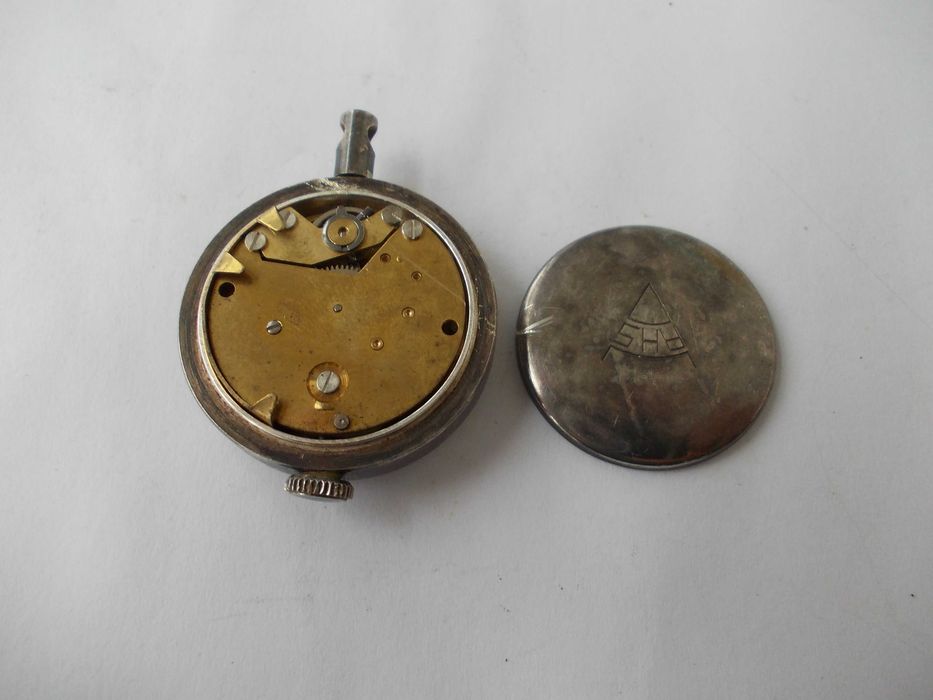 Ceas vechi medalion GENEVE defect