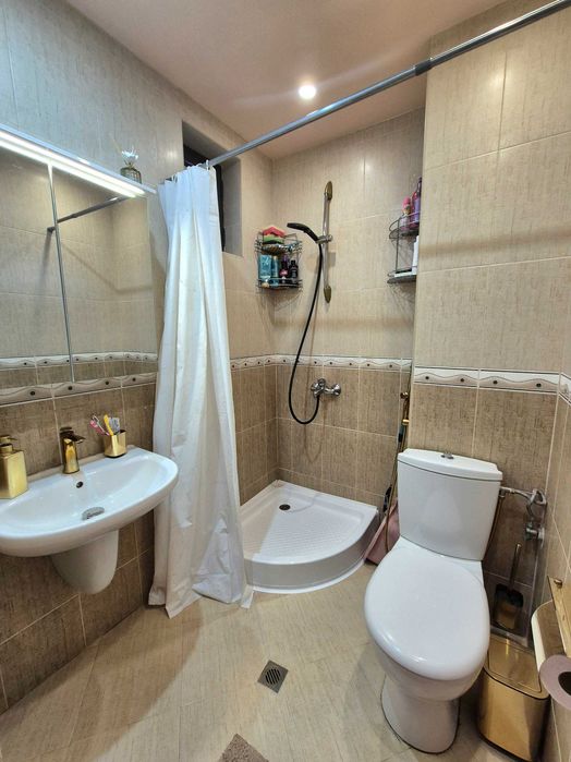 Продавам тристаен апартамент с гледка към Витоша