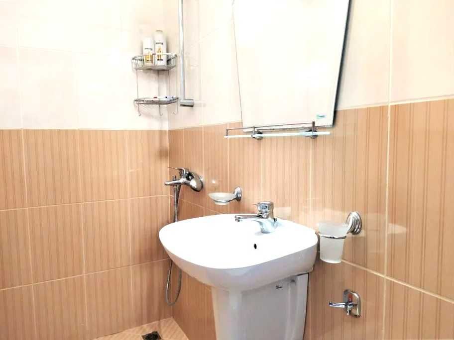 Отличен голям тристаен Черно море 3 до плажовете, собствен двор