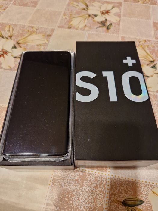 Телефон самсунг S10 plus