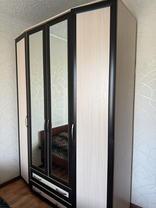 Продам мебель шкаф компьютерный стол