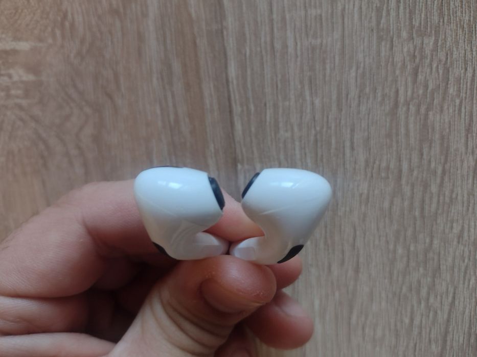 Apple Airpods Pro лява и дясна слушалка