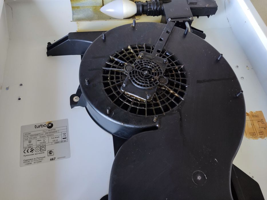 Продается кухонная вытяжка