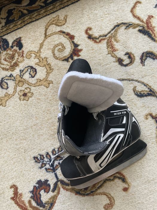 Продам коньки