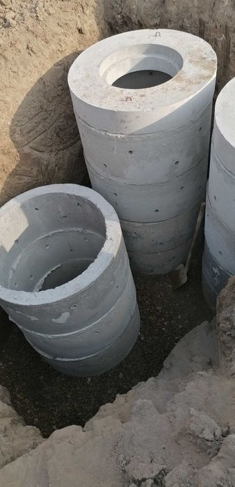 Услуги със багер, хидравличен чук, тристранен самосвал и пътна помощ.