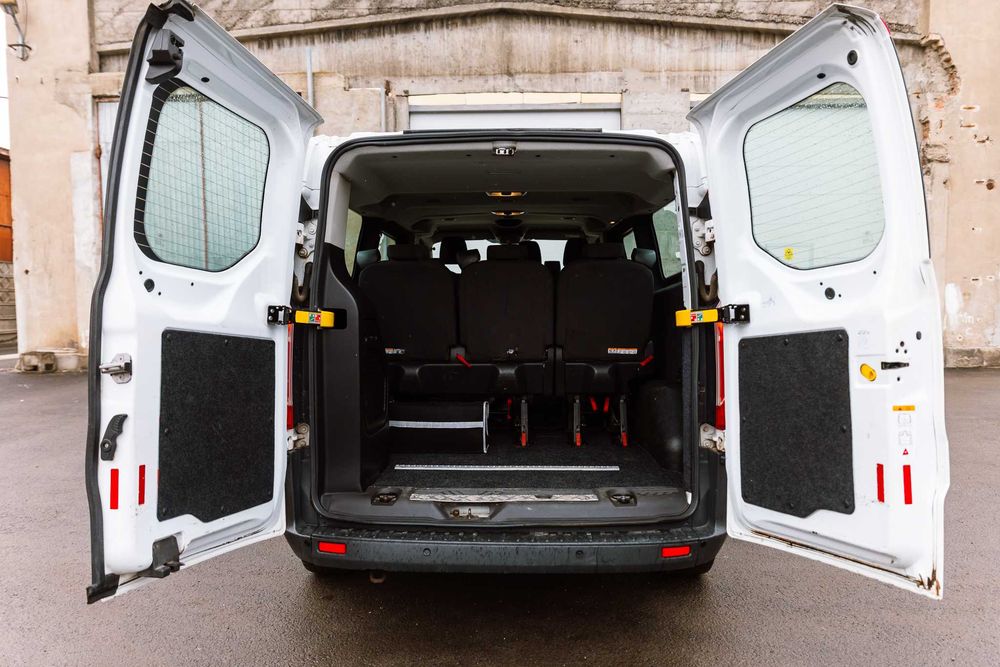 Ford Transit Custom – 9 locuri – 2015 – 220.000 km – Dotări premium