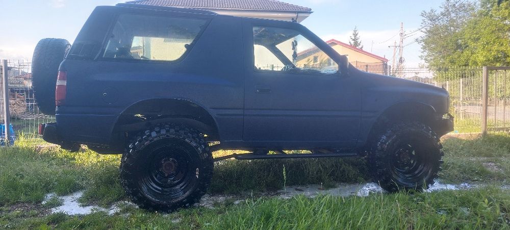 Vand sau schimb cu 4x4 mai de strada un Opel Frontera 2.0 sport, modifi