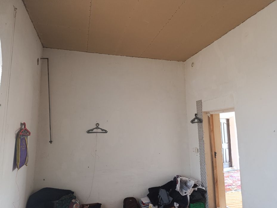 Hovli sotiladi toliq qurib bitqazilmagan