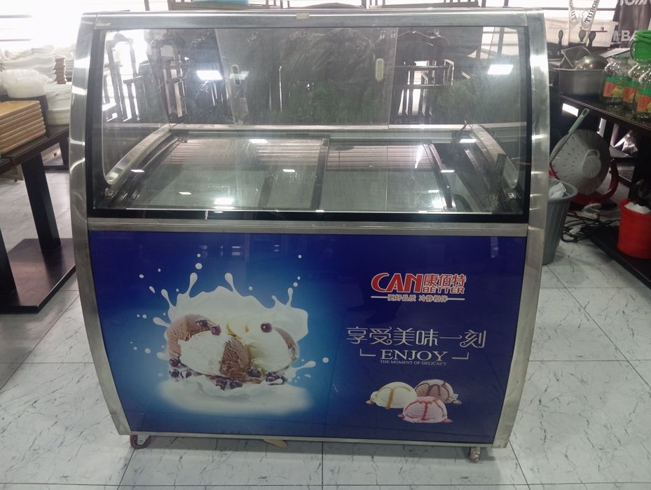 Продаётся витрина морозильник для мороженого