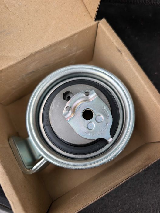 Комплект ремък CONTITECH за 1.8Т 20v с хидравлична обтяжна ролка (оригинална)