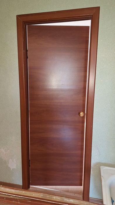 Есік сатылады, Двери