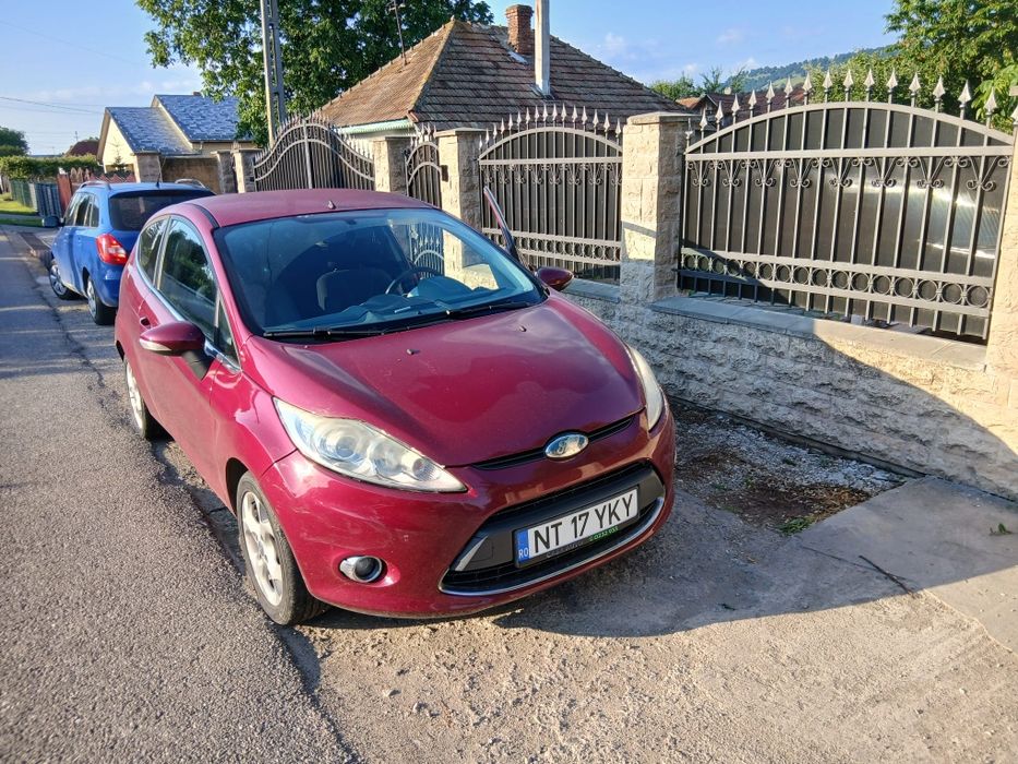 Vând Ford Fiesta